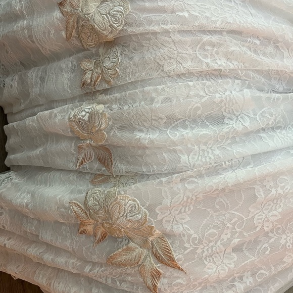 Wedding dress NEVER worn size small from Argentinian designer Natalia Antolin - Picture 4 of 9